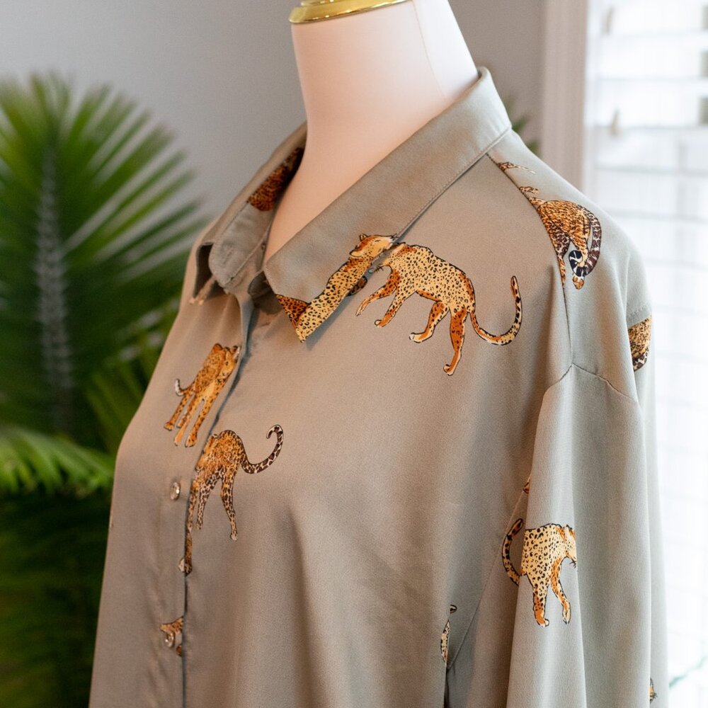Umgee (Boutique) Sage Green Jungle Cat Blouse Size L - Picture 4 of 14
